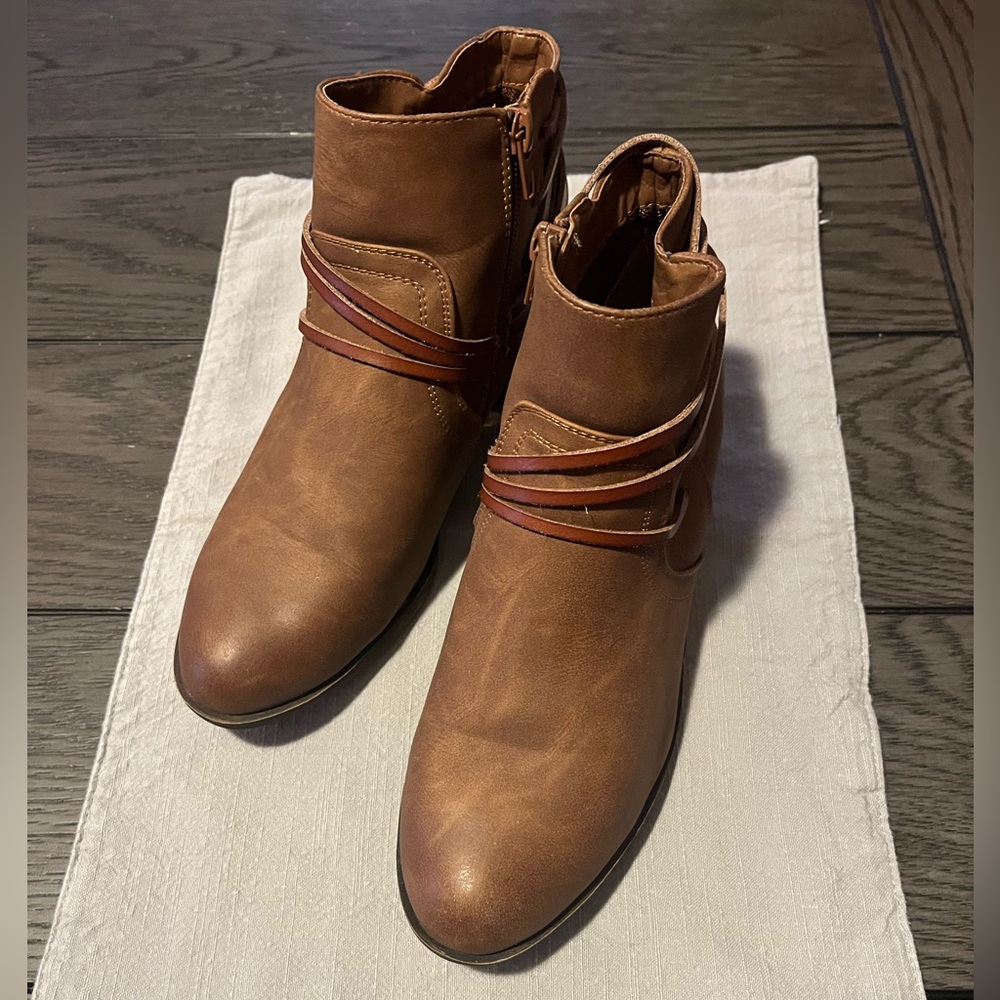 EUC Madden Girl booties size 8.5